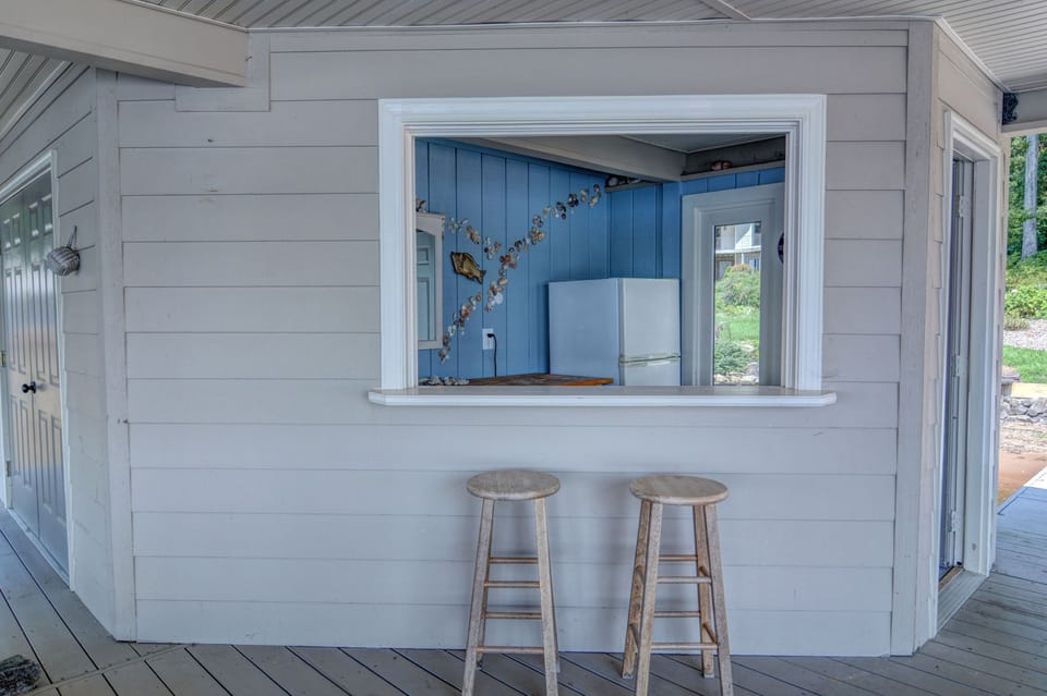 Dock Bar