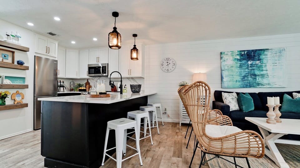 Kitchen/Breakfast Bar