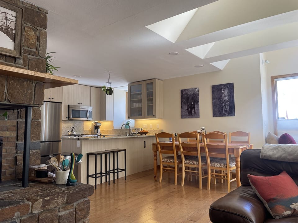 kitchen/dining area