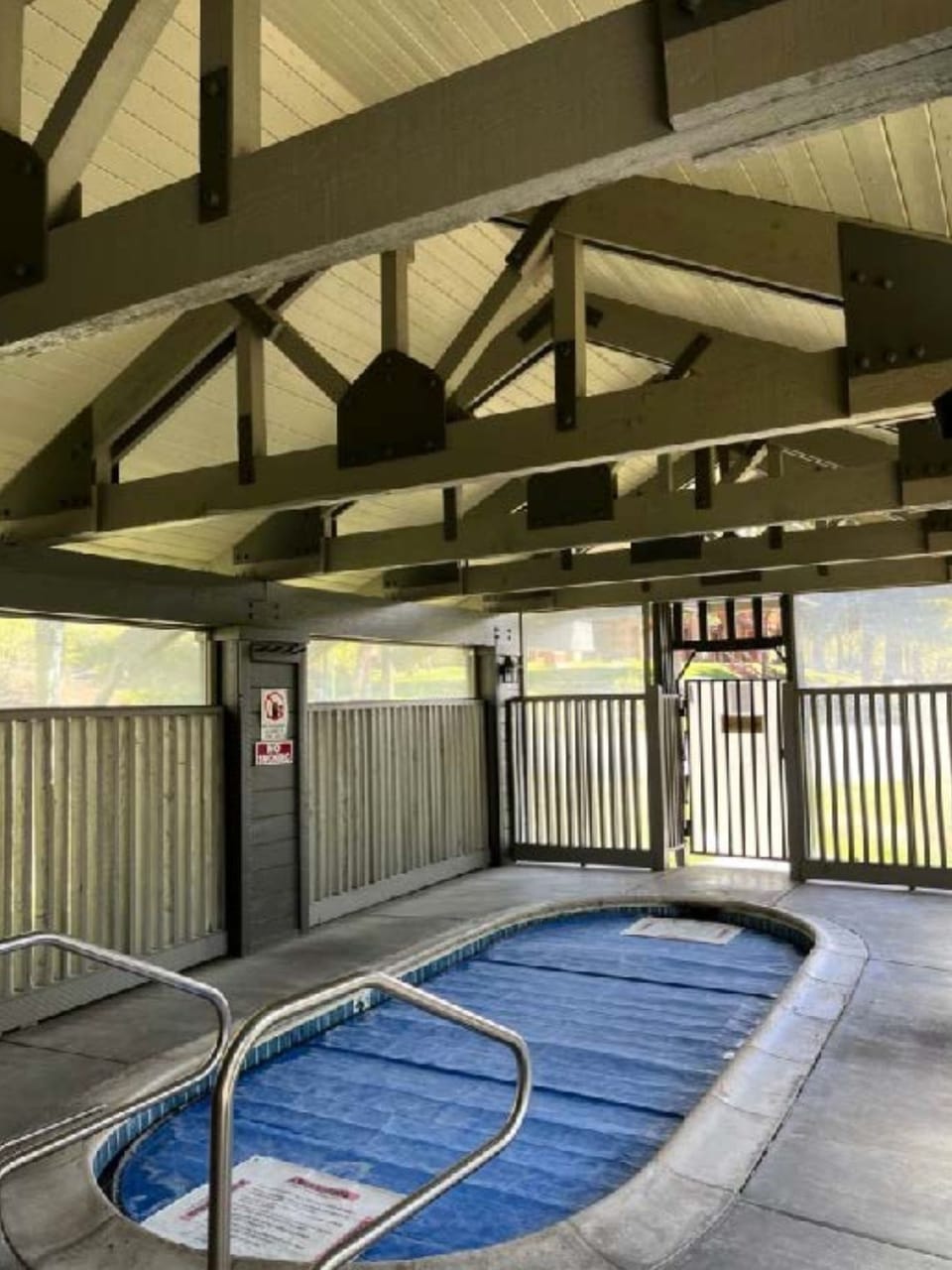 Indoor spa tub