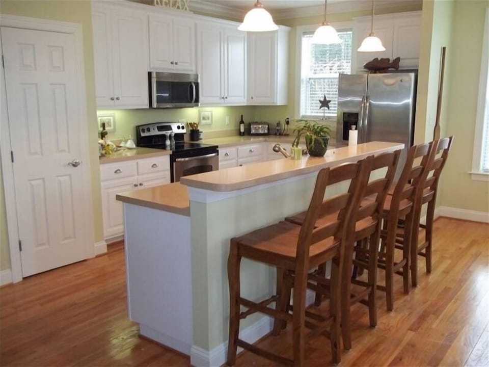 Kitchen on Main level (1st floor) with Island Bar Seating for 4