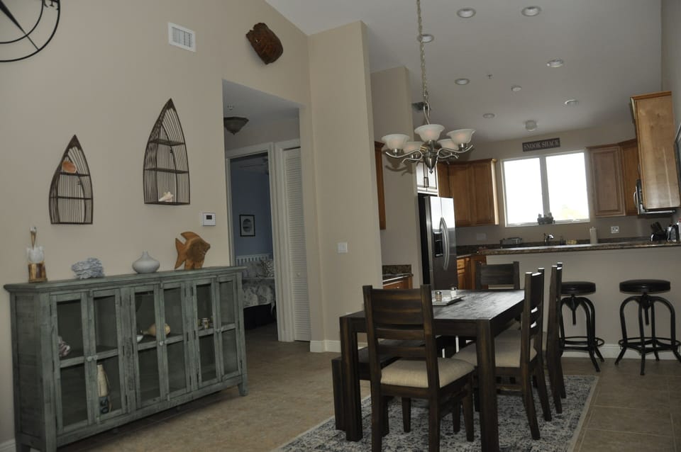 Dining room table seats 6.