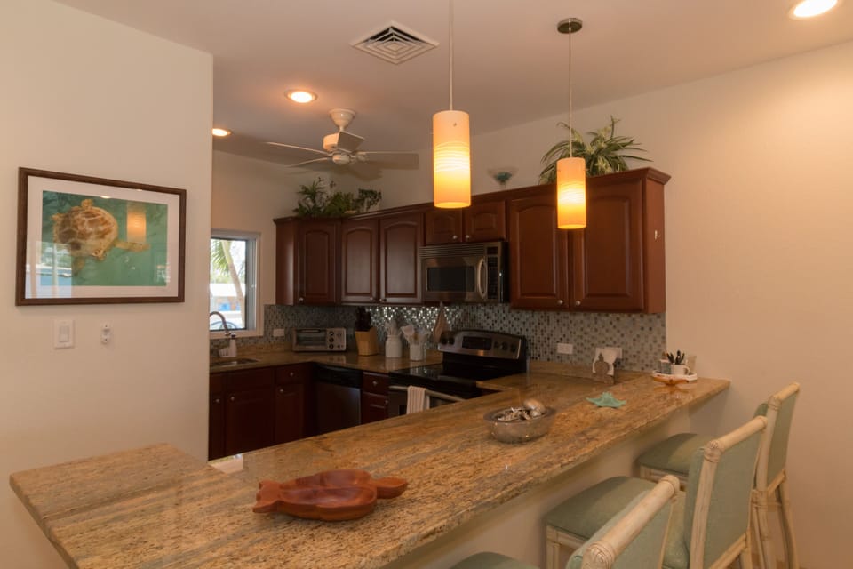 Kaibo C24 has bar seating in addition to the seating for 4 at the table.