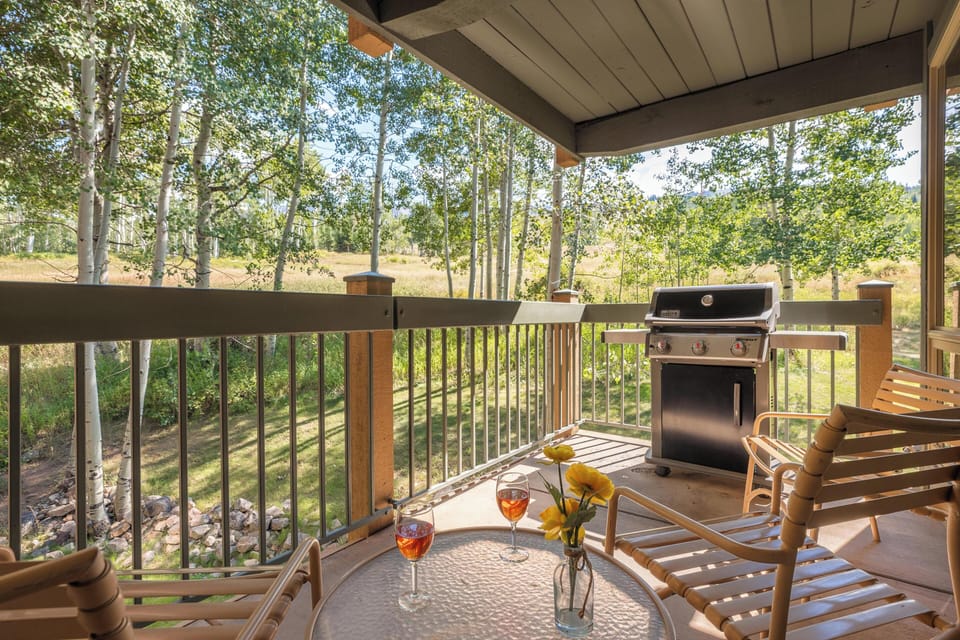 Balcony with Mountain View