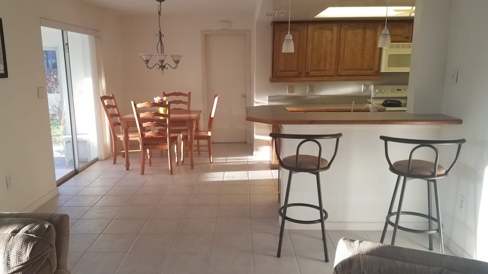 Kitchen Bar & Dining Area