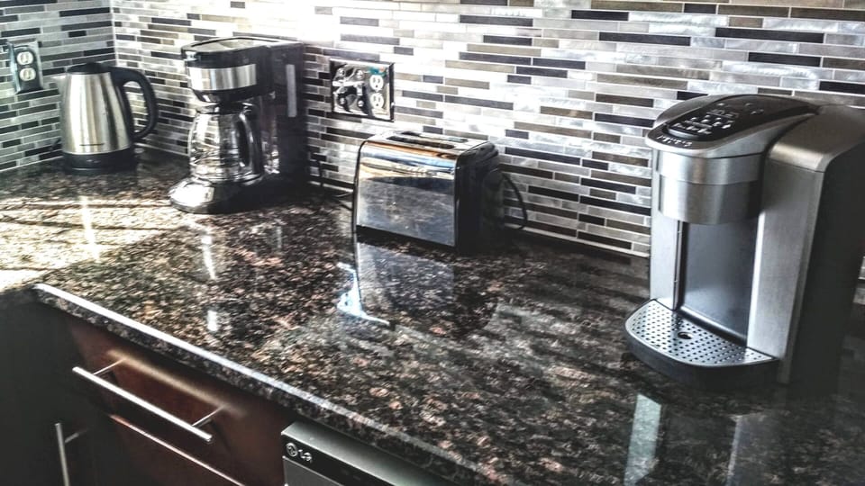 Keurig Coffee Maker, Toaster, Electric Water Kettle, Coffee Brewer
 
