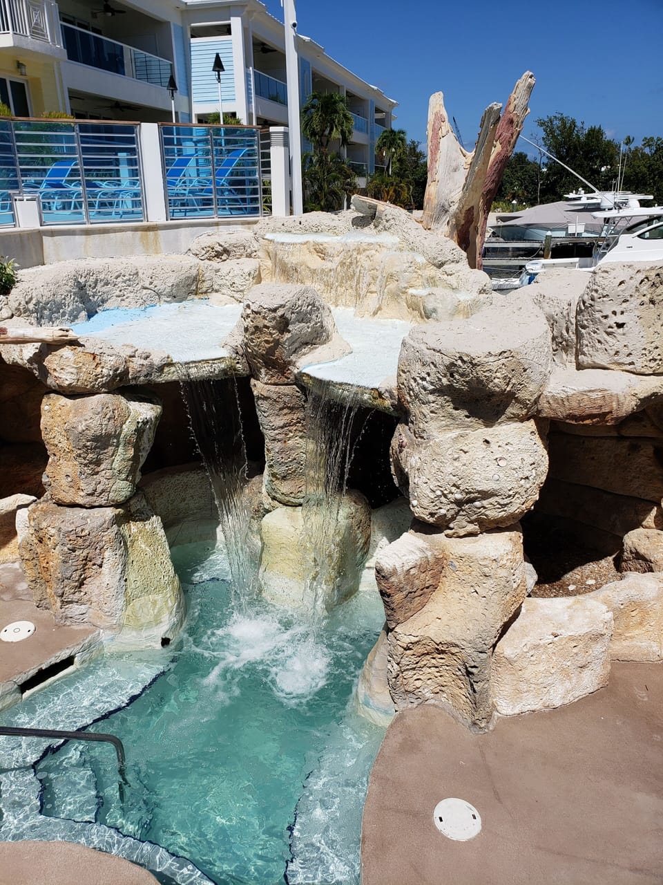 Jacuzzi grotto 