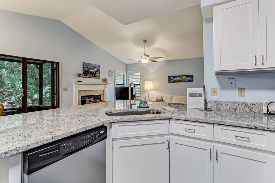 Fully Equipped Kitchen with Stainless Steel Appliances and Granite Countertops