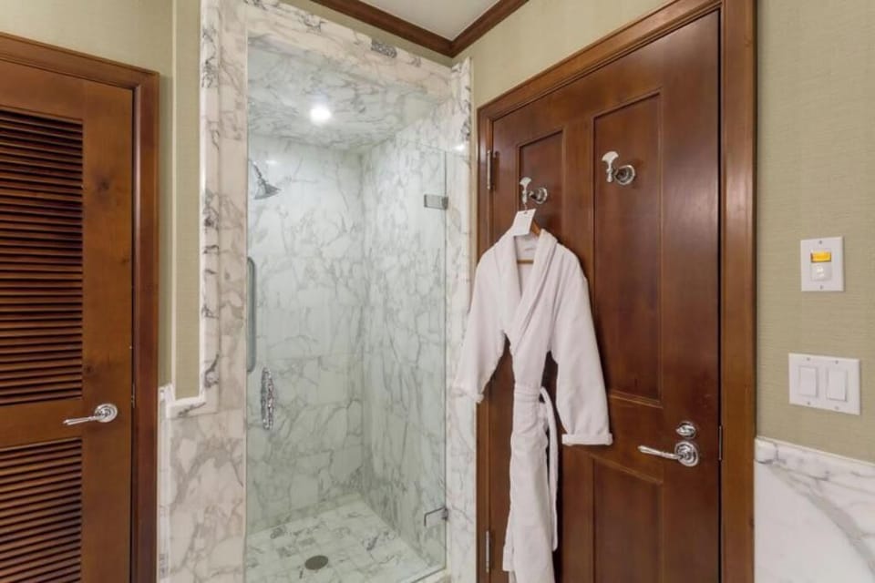Three full en suite bathrooms