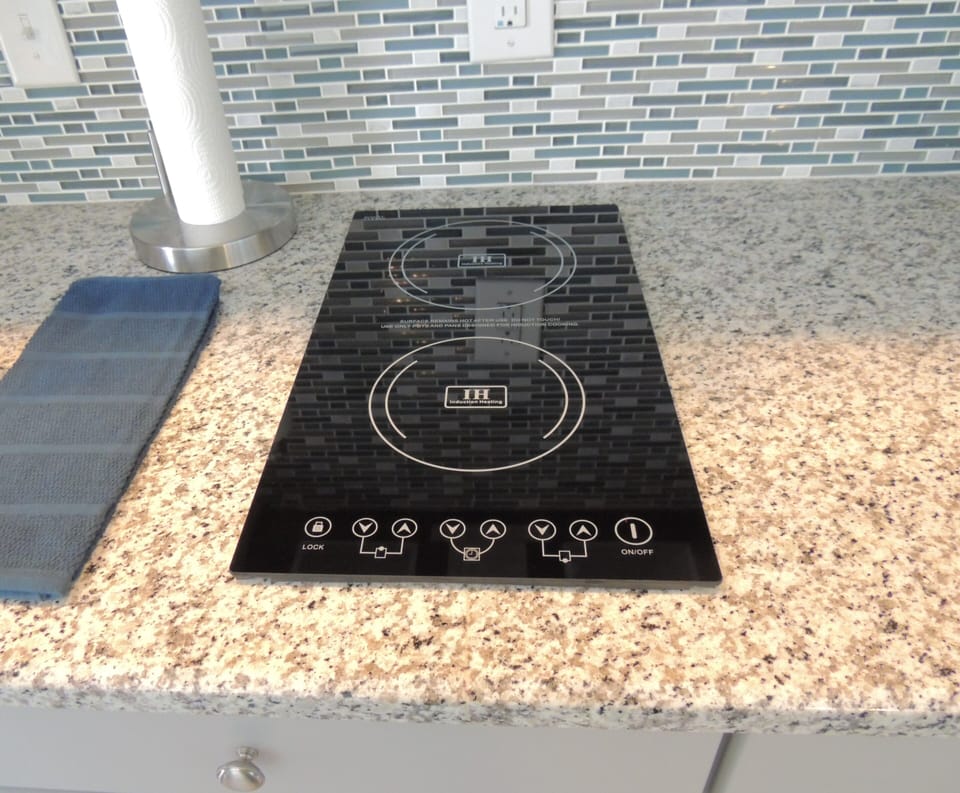 Dual-burner induction cooktop