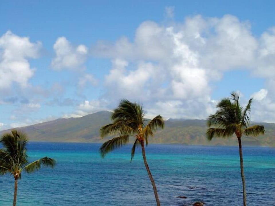 Striking view of ocean and Moloka'i