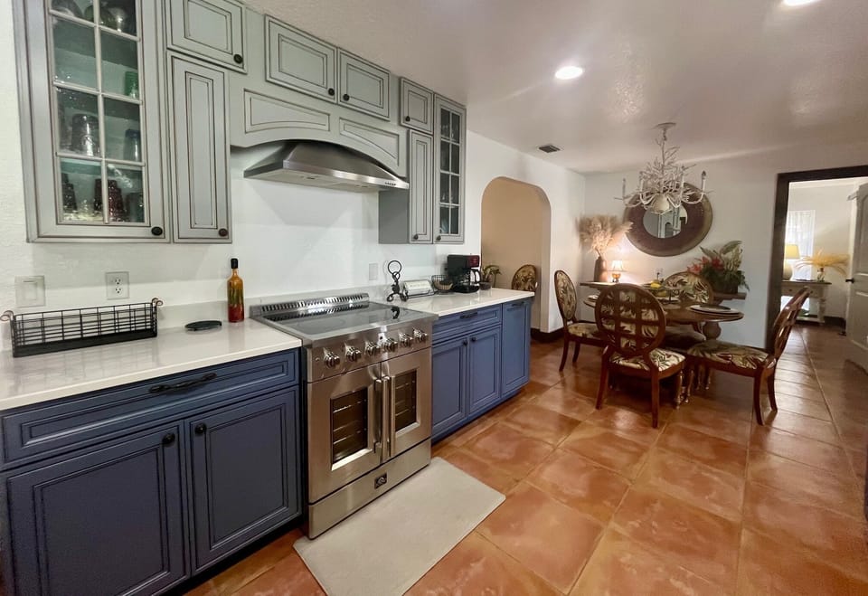 New, fully equipped Kitchen with high-end appliances and lots of counter space.