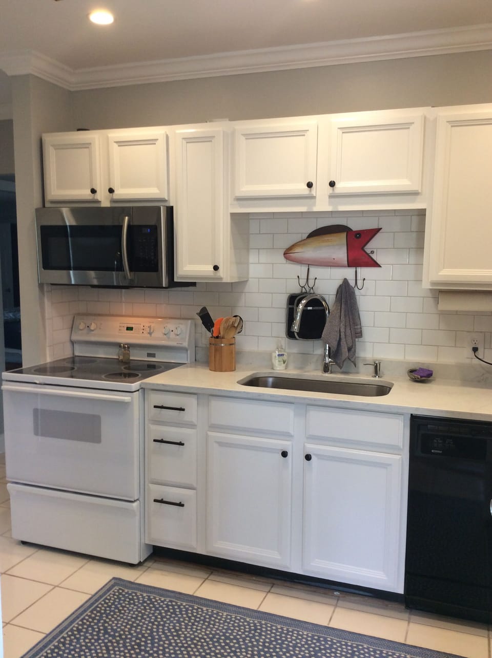 Fully equipped kitchen.