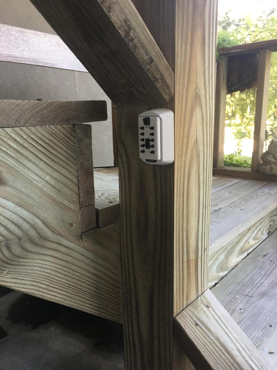 Keys to apartment and laundry inside key box, enter code, depress slide to open.