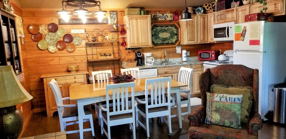 The fully equipped kitchen has everything needed for meals-Keurig & coffee maker