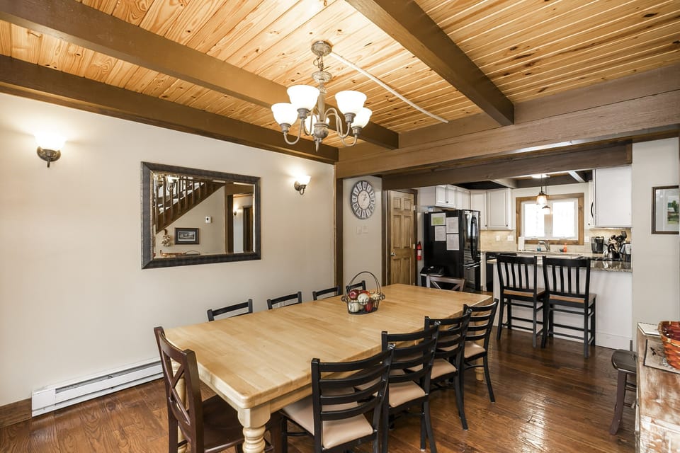Large dinning area.