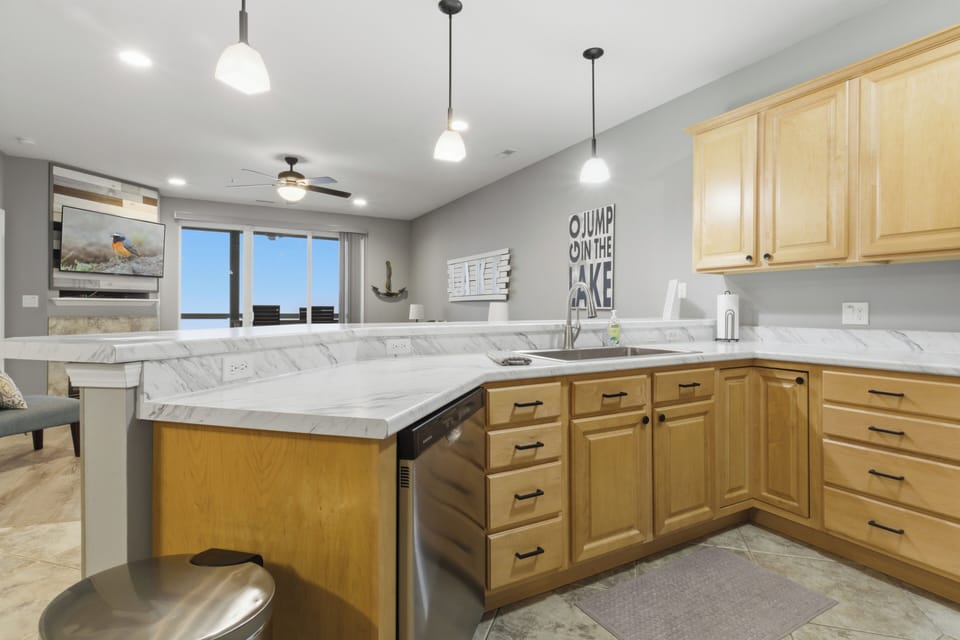 Fully Stocked Kitchen!