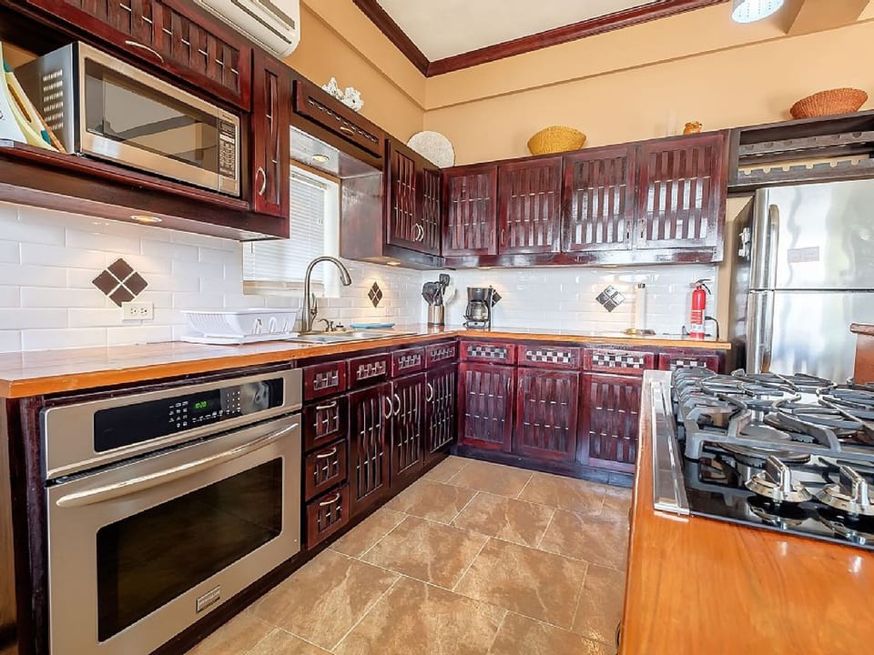 Upstairs kitchen - stainless appliances, gas stove.