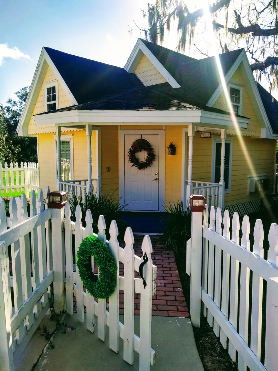 Poolside cottage. King bed TV  hot tub on back porch.  Roll away available. 