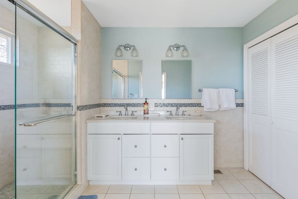 Master bathroom 