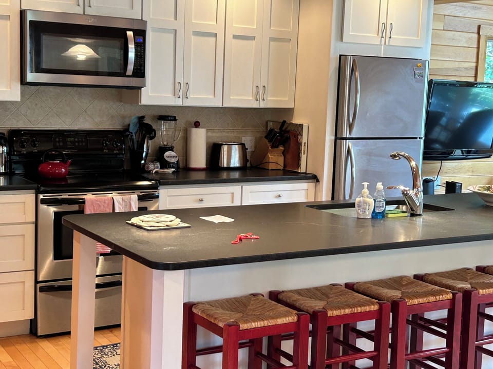 Fully equipped kitchen.