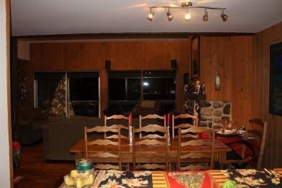 Chalet 1 Dining room Table Seats 8