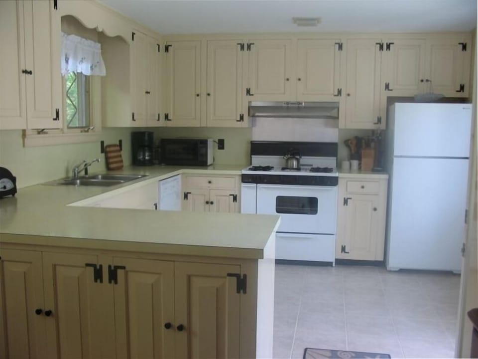 Open Plan Kitchen, fully outfitted
