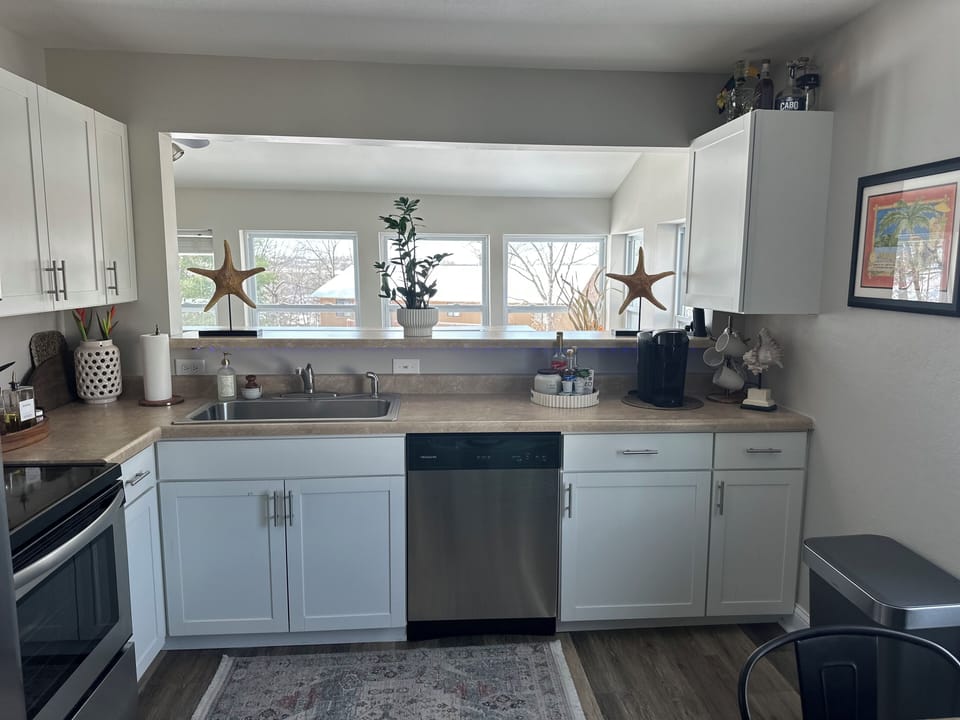 Beautiful full kitchen, equipped for everything you need to cook a meal.