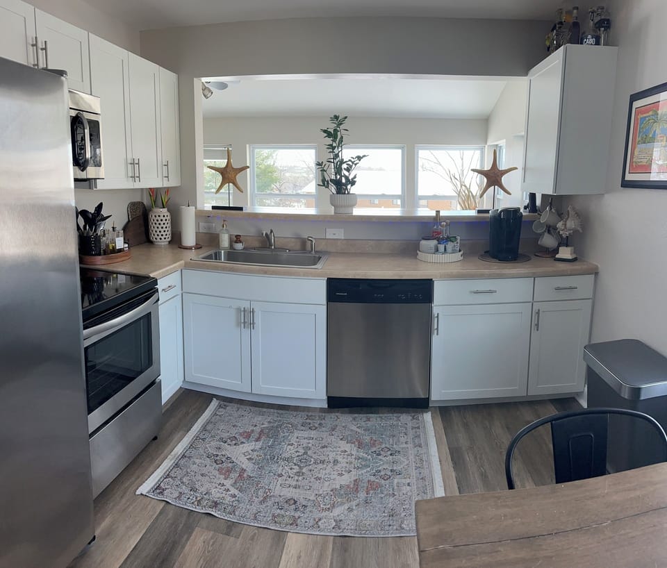Full kitchen equipped with everything that you need to cook for your family!
