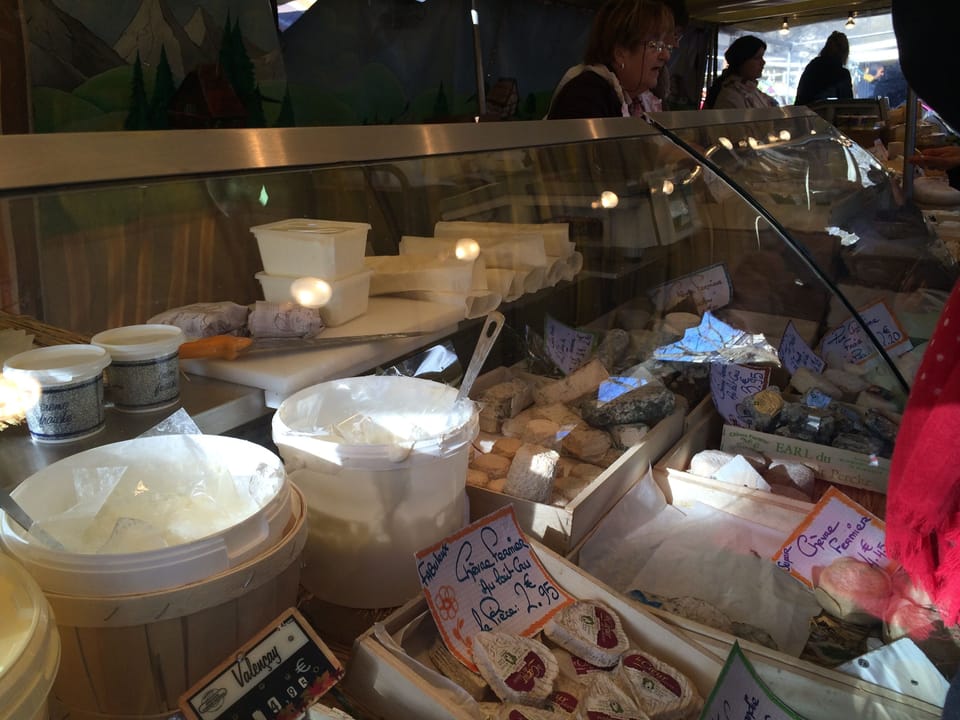popincourt market on tuesdays and fridays 500 meters away