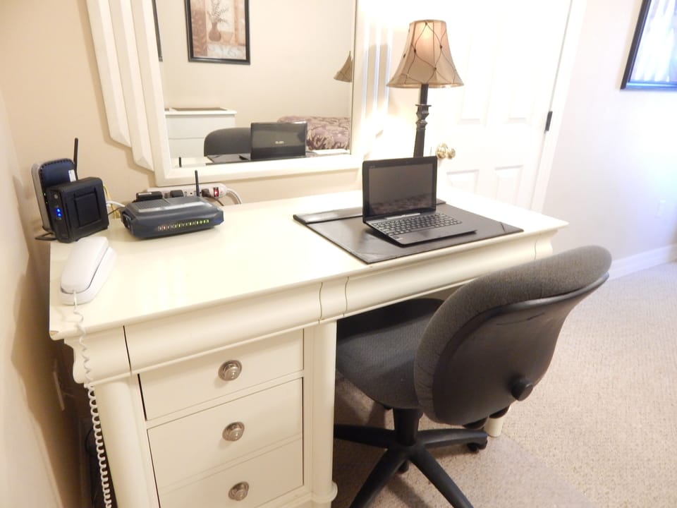 FREE Wi-Fi , office desk & chair