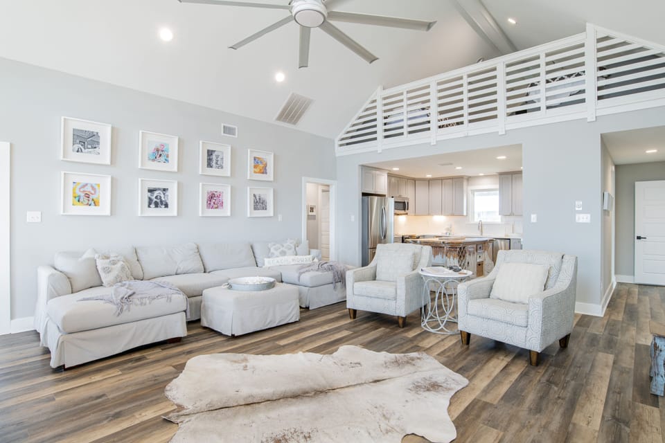 Large Living Room with Cathedral Ceilings !