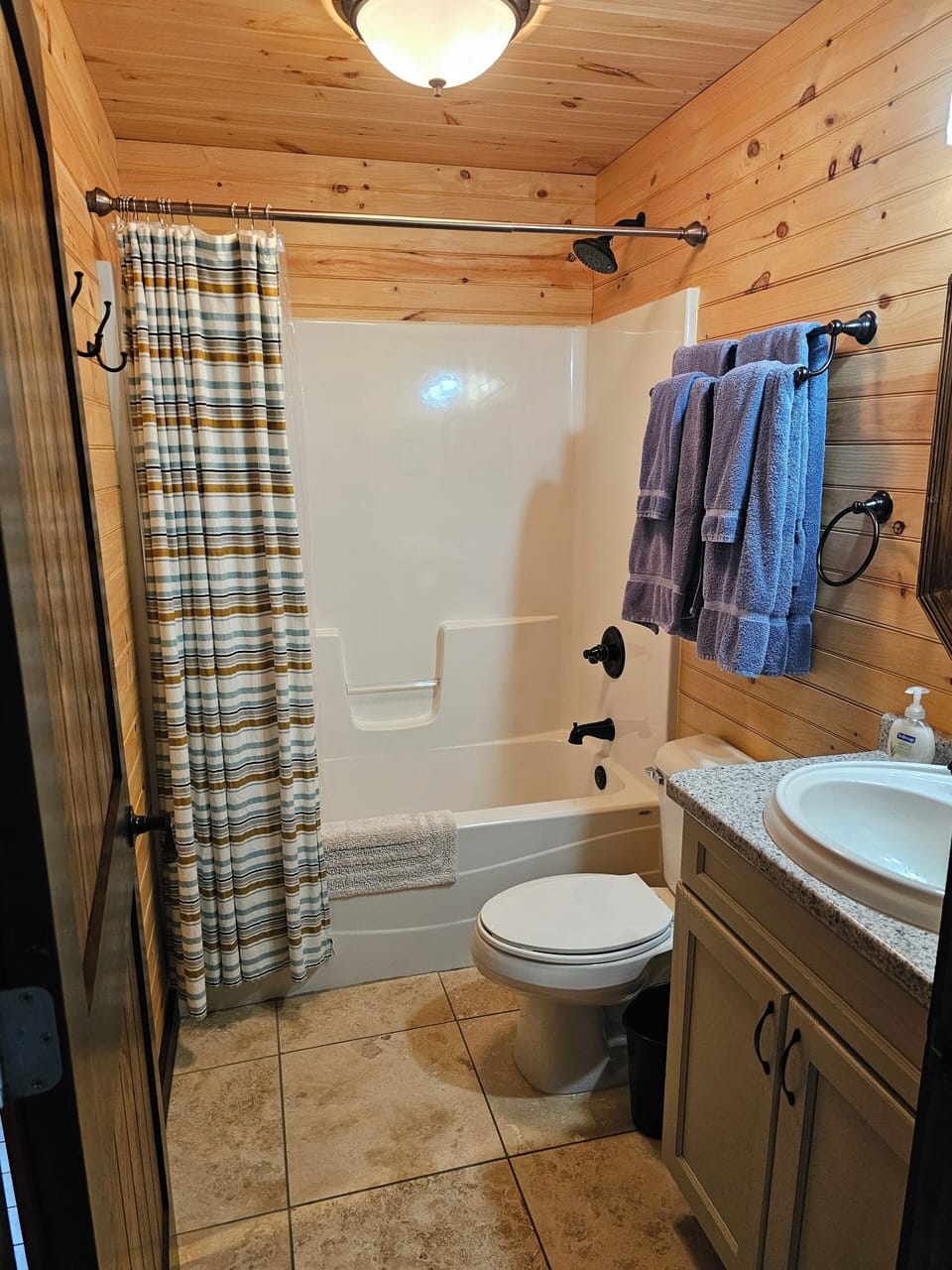 Main floor full bath
