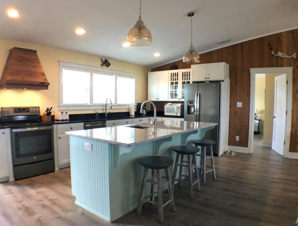 Remodeled, well-stocked kitchen!