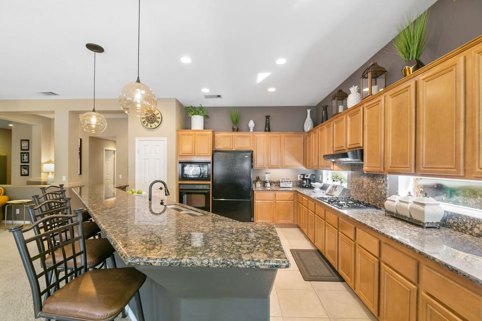Spacious kitchen has everything you need incl. dishes, platters, gadgets, spices