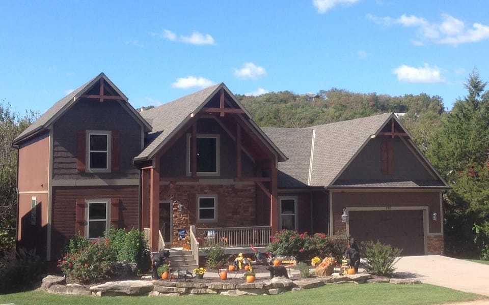 Large, warm, luxury Lodge ready for your family Holiday Retreat!  Great Parking!