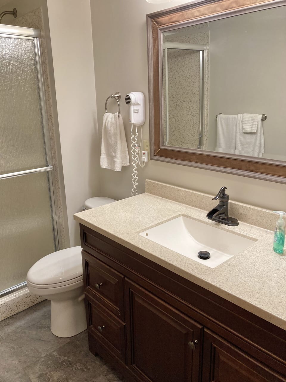 1st Floor Hall Bath (Full)