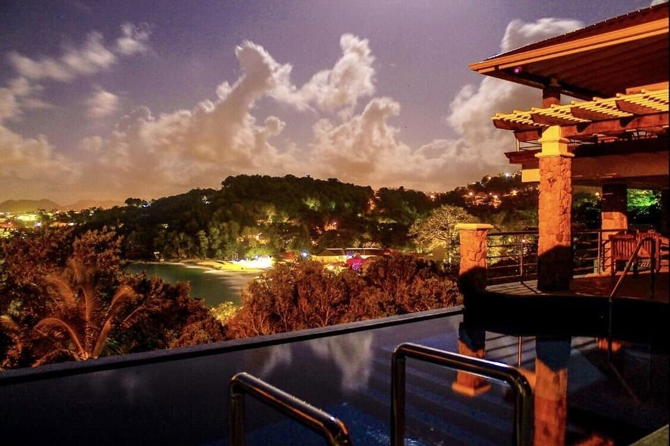 No Lights on a Full-moon 
Main Pool