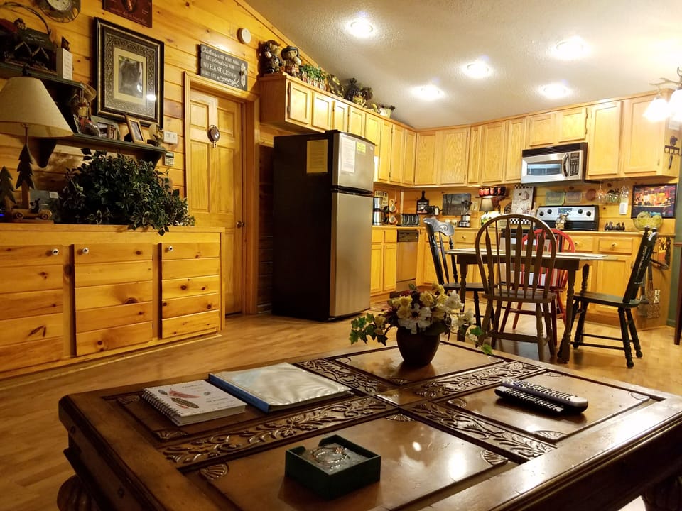 Unique original updated chalet-2 miles to downtown Gatlinburg & 1/2 mile to Ober