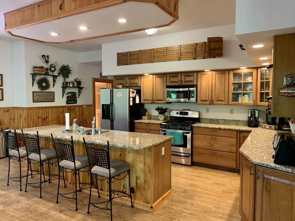 Seating for 4 at the Large Island w/Granite Counters.