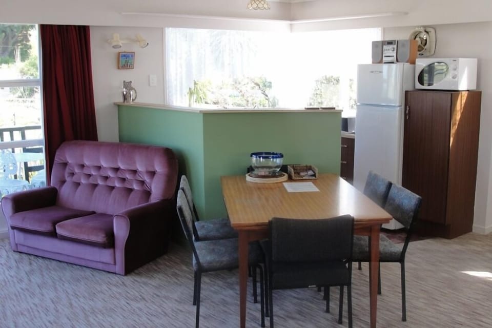 Plenty of space to extend dining table