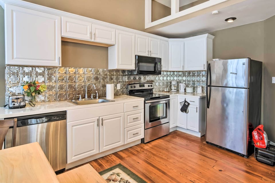 Kitchen | Coffee Maker | Crockpot | Spices