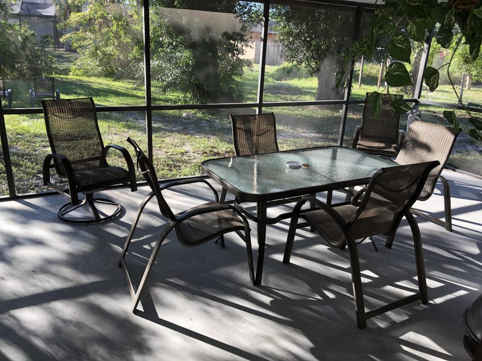 Screen Porch (Lanai)