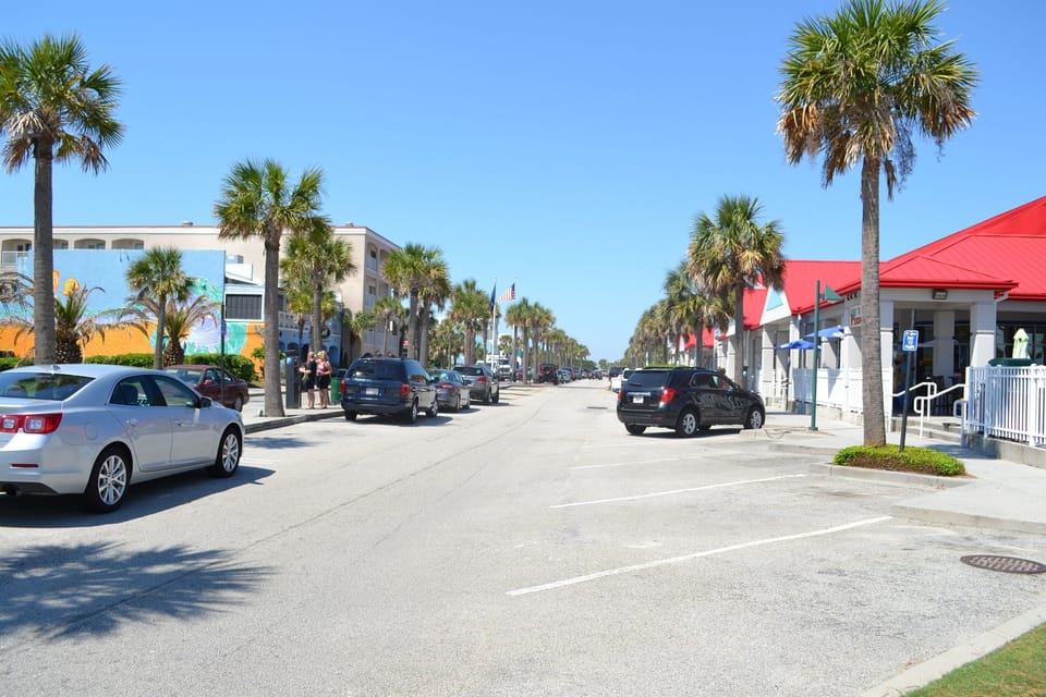 Front Beach IOP - great restaurants a quick walk