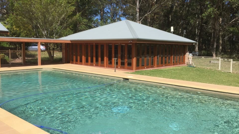Large (non heated) pool