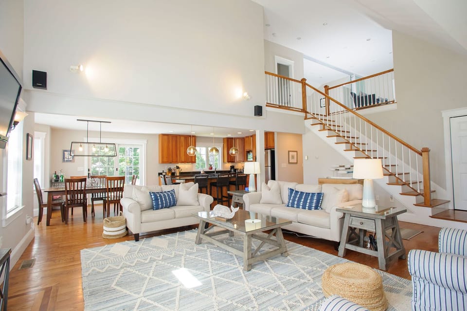 Open concept living room/kitchen