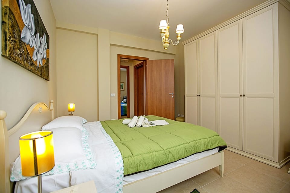 Double bedroom with wardrobe