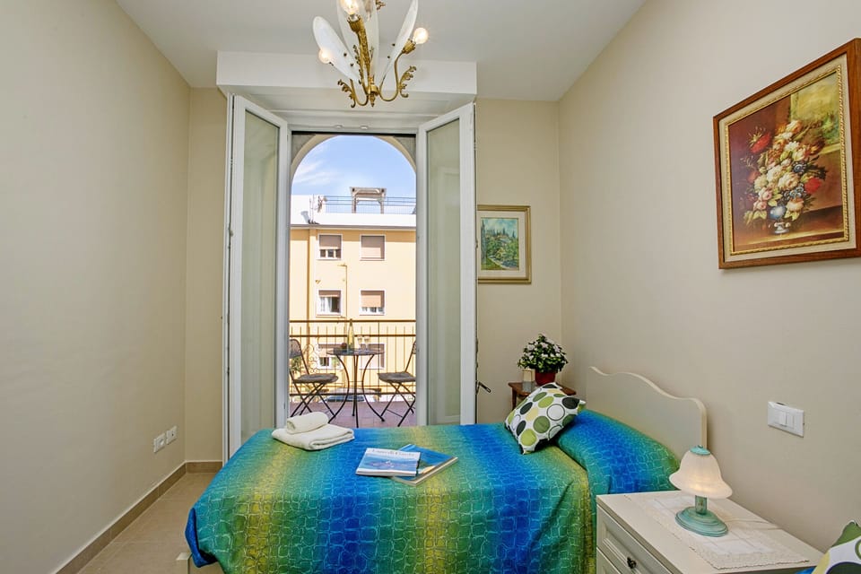 Second bedroom with balcony view