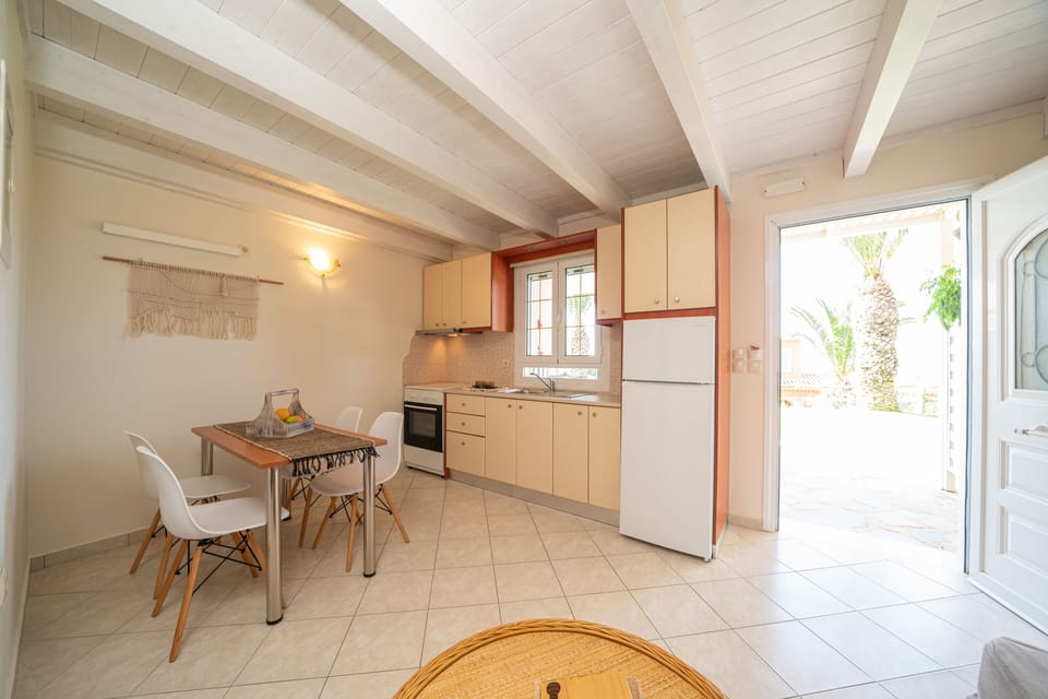 Entrance and kitchen are N.19