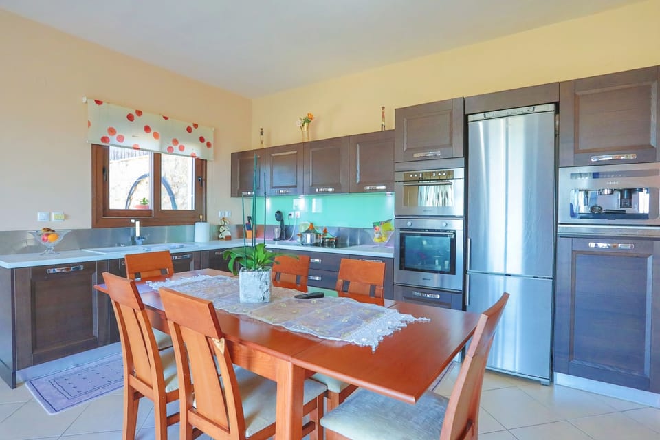 Fully furnished kitchen